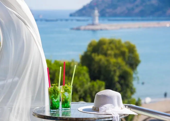 Bueyuek Hotel (Adults Only)