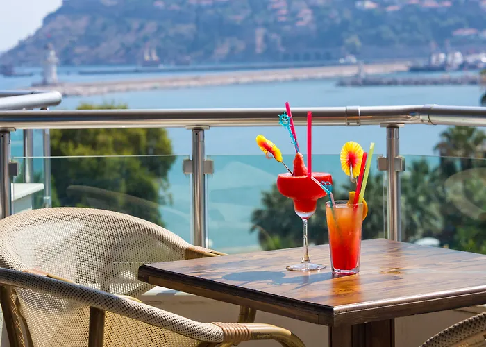 Bueyuek Hotel (Adults Only)